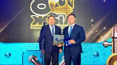 Более 40 заслуженных работников нефтегазовой отрасли награждены в честь 80-летия АНПЗ