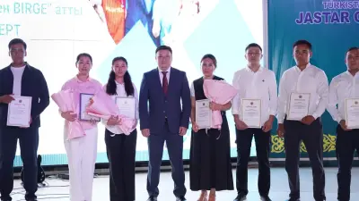 В Туркестане прошёл праздничный концерт, посвящённый Международному дню молодёжи