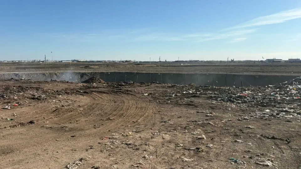 Пожар на мусорном полигоне в Атырау потушен