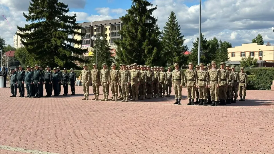 "Сарбаз жолы": 20 жас абыройлы борышын өтеуге аттанды