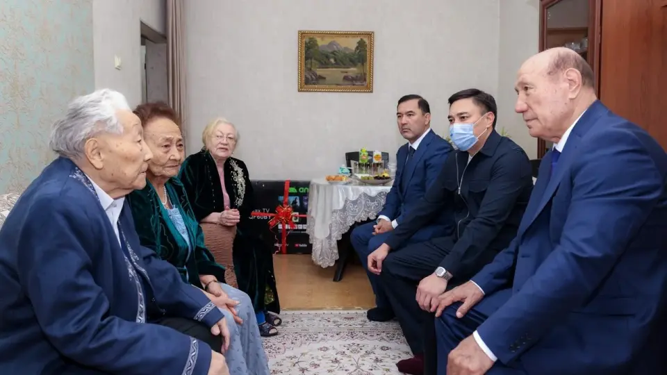 В Шымкенте поздравили представителей старшего поколения
