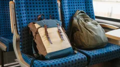 Забытую в поезде сумку с деньгами и путёвками вернули казахстанские полицейские