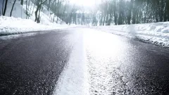"Просим проявить ответственность". МВД Казахстана обратилось к водителям из-за гололёда