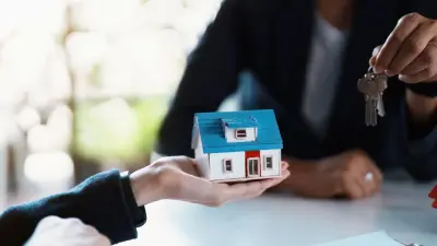 Исключили 55 тысяч человек: списки очередников на жильё обновили в Казахстане