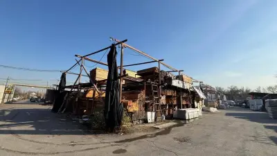 Незаконно возведённый рынок сносят в Алматы по решению суда