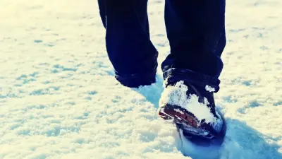 Причину выпадения жёлтого снега назвали в Усть-Каменогорске