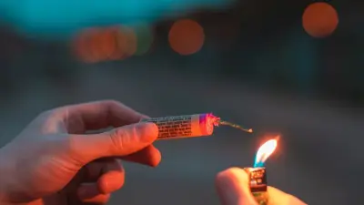 Суд отменил запрет на новогодние петарды после иска продавца в Германии