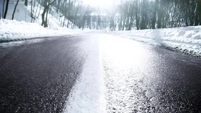 "Просим проявить ответственность". МВД Казахстана обратилось к водителям из-за гололёда