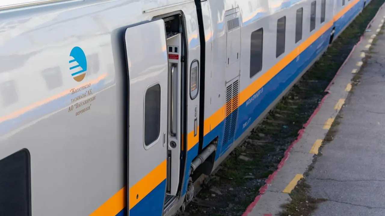 Рамазан-2026: изменился график работы вагонов-ресторанов в поездах Казахстана