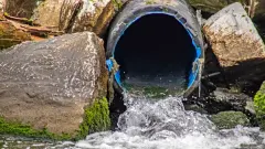 "Сбрасывали в реку воды из шахты". Нарушения выявили на руднике в ВКО после жалоб жителей