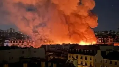 Пожар полностью уничтожил старейший рынок в центре Парижа