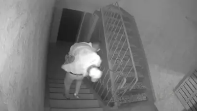 Вынесли из подъезда с пакетом на голове. Полиция Алматы расследует убийство