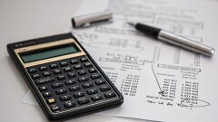 В Казахстане хотят повысить зарплату налоговикам и надеть на них форму