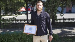 Риддерчанина наградили за помощь пострадавшим в автокатастрофе