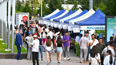 Партия Amanat организовала ярмарки вакансий для молодежи