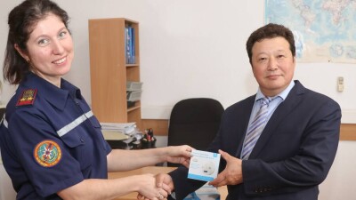 "Казцинк" передал партию датчиков угарного газа для нуждающихся