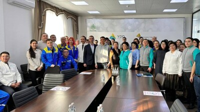 Кандидаты от партии Amanat обсудили вопросы снижения энергоёмкости с работниками YDD
