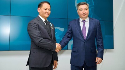 Премьер-министр РК поздравил казцинковцев с Днëм металлурга