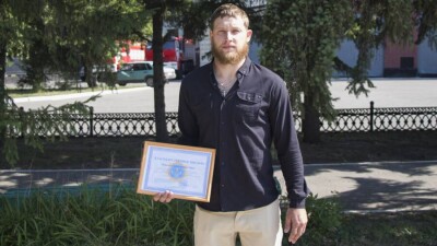 Риддерчанина наградили за помощь пострадавшим в автокатастрофе