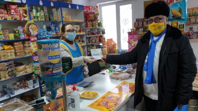 Кандидаты депутаты в областной маслихат провели акцию "от двери к двери" в Аксу
