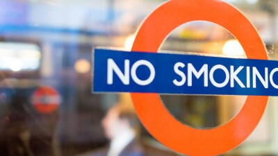 Британский минздрав: Лучше не начинать курить, но вейпы помогают бросить