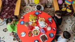 "У нас было девять детей и одна мама". Как "SOS Детские деревни" помогают детям найти семью и будущее