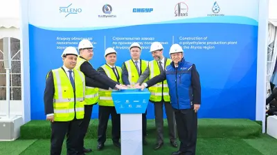 Крупнейший нефтегазохимический проект Казахстана: в Атырау забили первые сваи для полиэтиленового завода