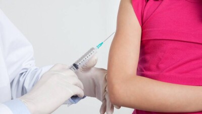 Эпидемиолог Жумабек Бекенов о детской вакцинации: Особых противопоказаний нет