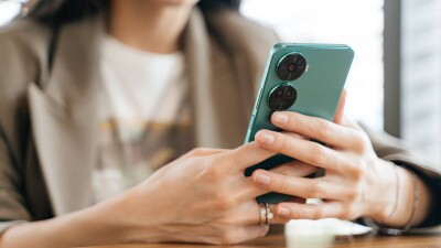 Тонкий, зелёный и делает такие классные селфи! Обзор смартфона HUAWEI nova 12 SE