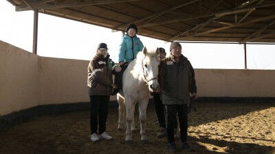 Иппотерапия, зелёные технологии и новые проекты. Как развивается социальная деревня "Атырау. Маленькая страна"