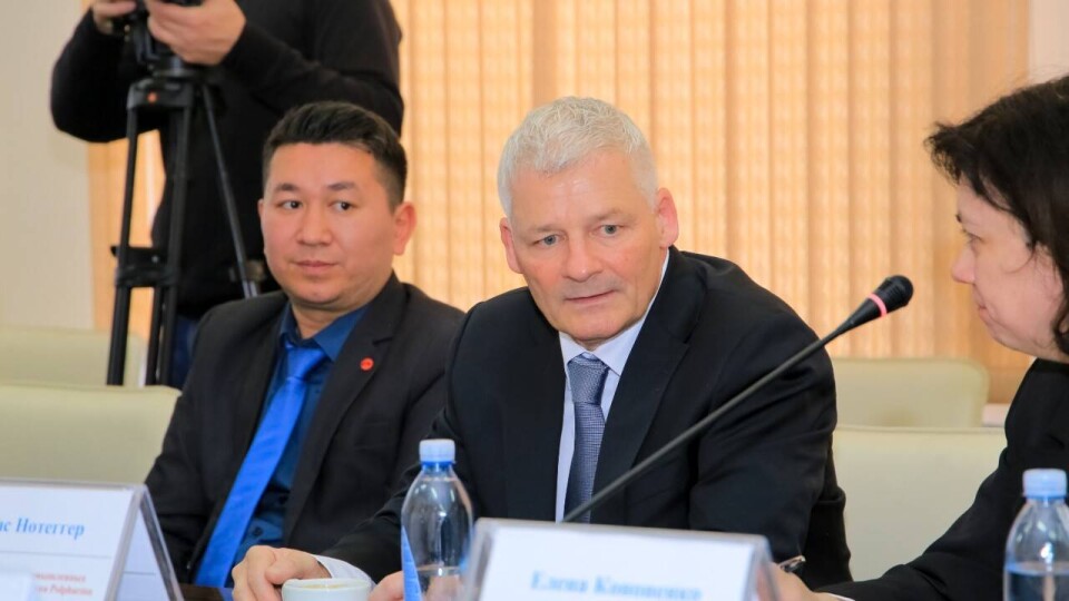 Руководитель производственной деятельности группы Polpharma Томас Нотеггер (в центре) / Фото предоставлено компанией Santo