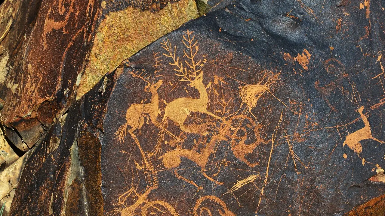 Петроглифы комплекса Ешкиольмес / Фото Анель Айбасовой