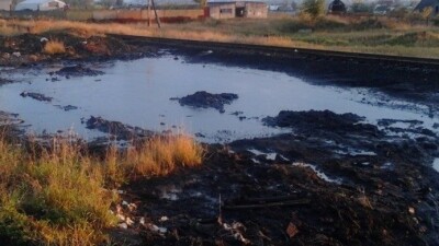 Экологи зафиксировали в Павлодаре загрязнение земли нефтеотходами. Заведено уголовное дело