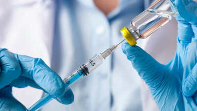 975 волонтёров-медиков работают координаторами в прививочных пунктах Алматы