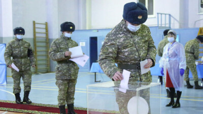 Солдаты-срочники в воинских частях досрочно завершили голосование