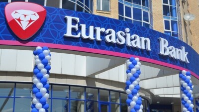 Возврат денег за навязанные Евразийским банком страховки: решение суда не вступило в силу, каждый случай рассмотрят отдельно