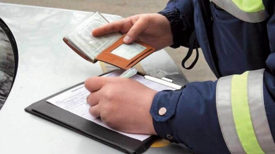 В Казахстане аннулируют штрафы за отсутствие при себе документов на авто, не уплаченные до 13 февраля