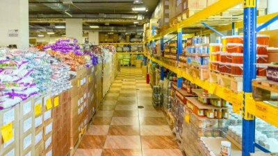 Некоторые торговые объекты стали принимать оплату картой