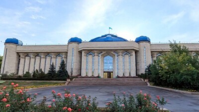 Реконструкцию сквера возле госмузея в Алматы завершат этим летом