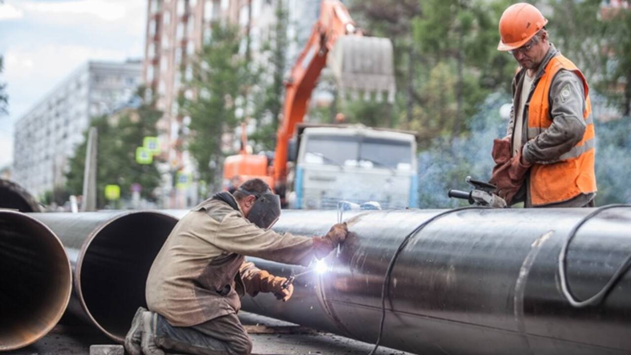 "Лабиринт раскопок". Почему одни и те же участки в Павлодаре закрывают на ремонт на всё лето, объяснил аким области