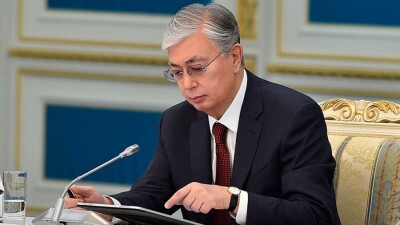 Президент ауыл шаруашылығы жерлерін шетелдіктерге сатуға тыйым салатын заңға қол қойды