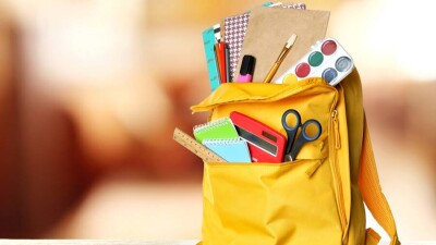 Қандай оқушылар мектеп формасы мен оқу құралдарын тегін алады?