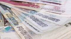 Рубль укрепился к тенге на бирже к концу недели