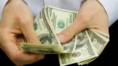 Биржевой курс доллара вырос ещё почти на 4 тенге перед выходными
