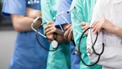 Медработникам организаций, финансируемых из госбюджета, повысят зарплату с 1 сентября
