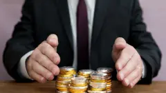 На сколько упали ставки по кредитам и депозитам казахстанцев в июне