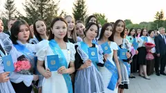 Без банкетов и кортежей: в Казахстане проходят торжественные церемонии вручения аттестатов