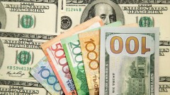 Доллар подешевел к тенге на бирже перед выходными