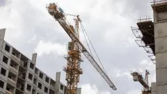 "Мы давали время". Внеплановые проверки пройдут на стройках Астаны после случаев падения кранов