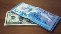 Доллар подешевел к тенге на биржевых торгах перед выходными